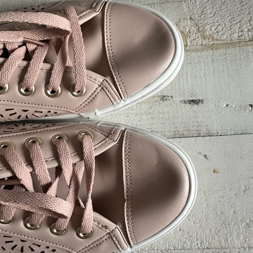 Restricted pink eyelet perforated sneakers sz: 9 - Picture 3 of 6